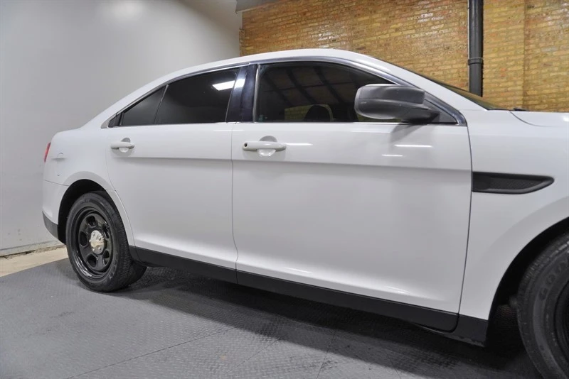 2014 Ford Taurus 6th Gen - Image 9 of 12