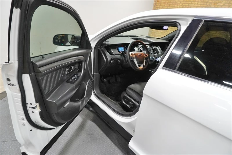 2014 Ford Taurus 6th Gen - Image 21 of 31