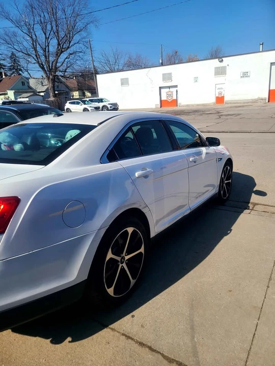 2014 Ford Taurus 6th Gen - Image 4 of 11