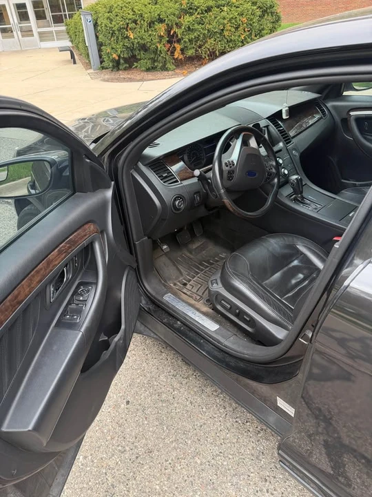 2014 Ford Taurus 6th Gen - Image 9 of 14