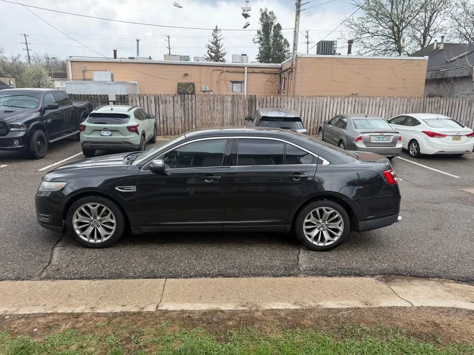 2014 Ford Taurus 6th Gen - Image 5 of 14