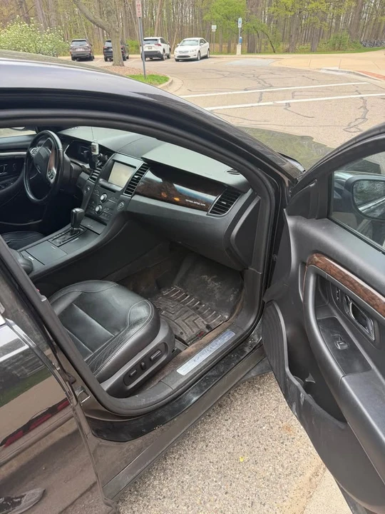 2014 Ford Taurus 6th Gen - Image 13 of 14