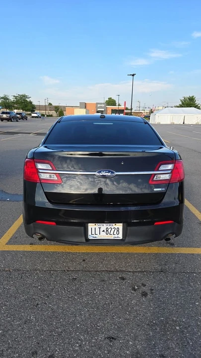 2014 Ford Taurus 6th Gen - Image 8 of 10