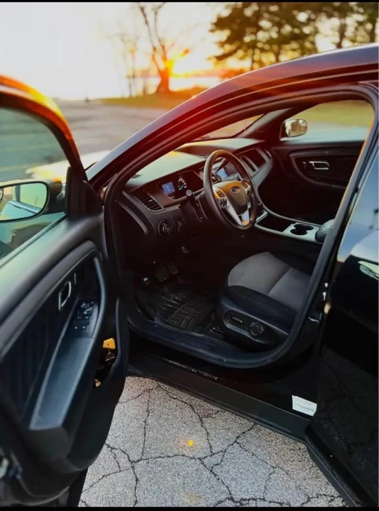 2014 Ford Taurus 6th Gen - Image 5 of 10