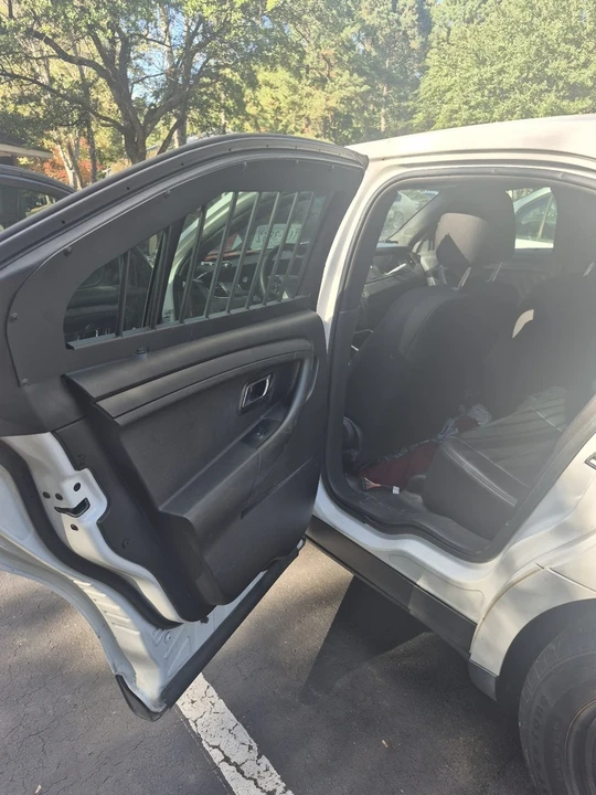 2014 Ford Taurus 5th Gen - Image 9 of 10
