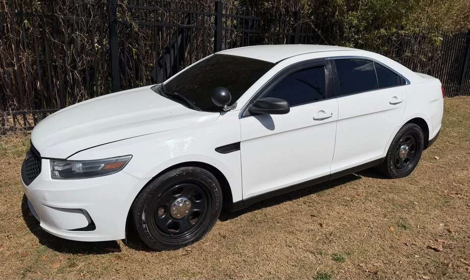2014 Ford Taurus 6th Gen - Image 2 of 10