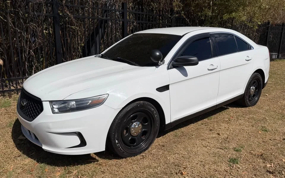 2014 Ford Taurus 6th Gen - Image 4 of 10