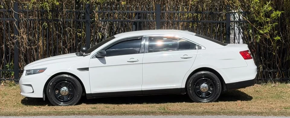 2014 Ford Taurus 6th Gen - Image 9 of 10