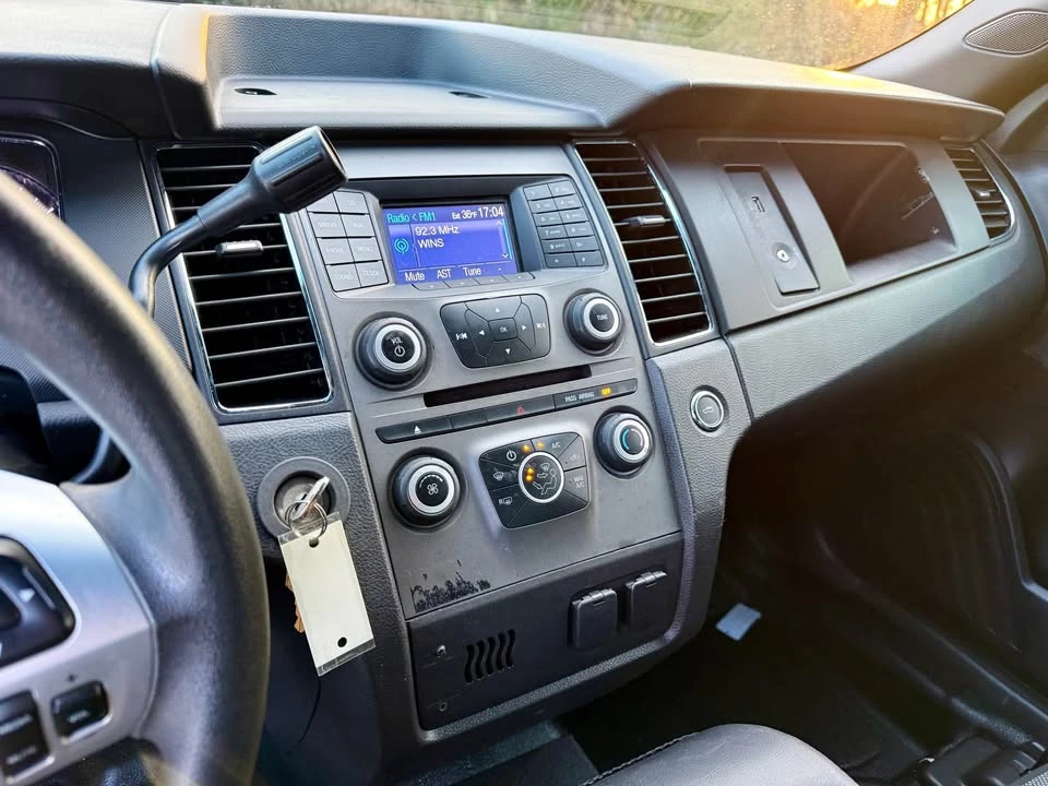 2014 Ford Taurus 5th Gen - Image 9 of 13