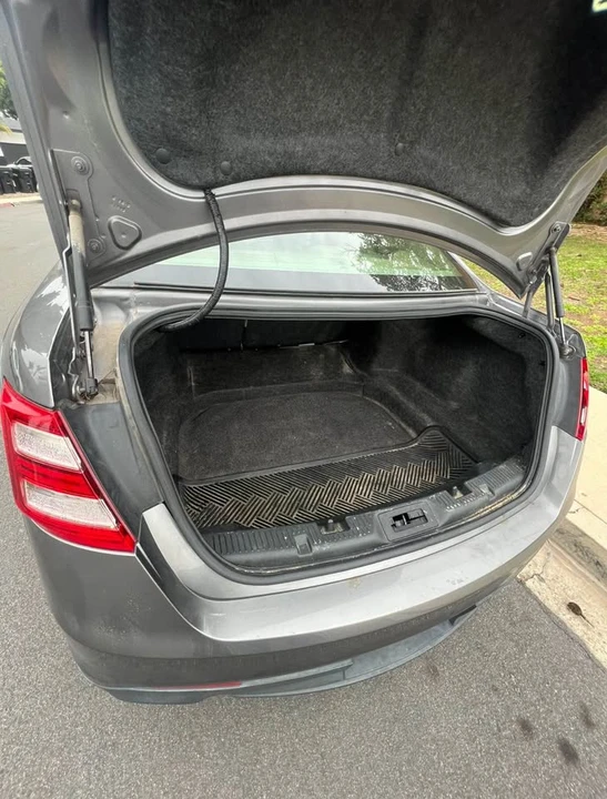 2014 Ford Taurus 6th Gen - Image 4 of 9