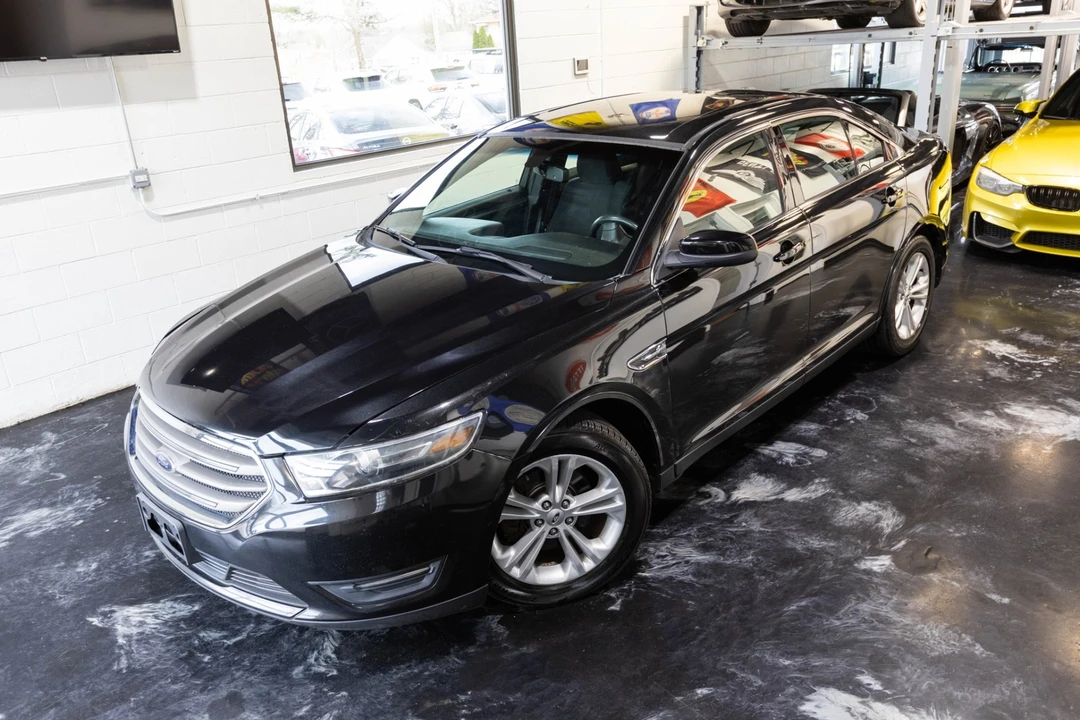 2014 Ford Taurus 6th Gen - Image 2 of 31