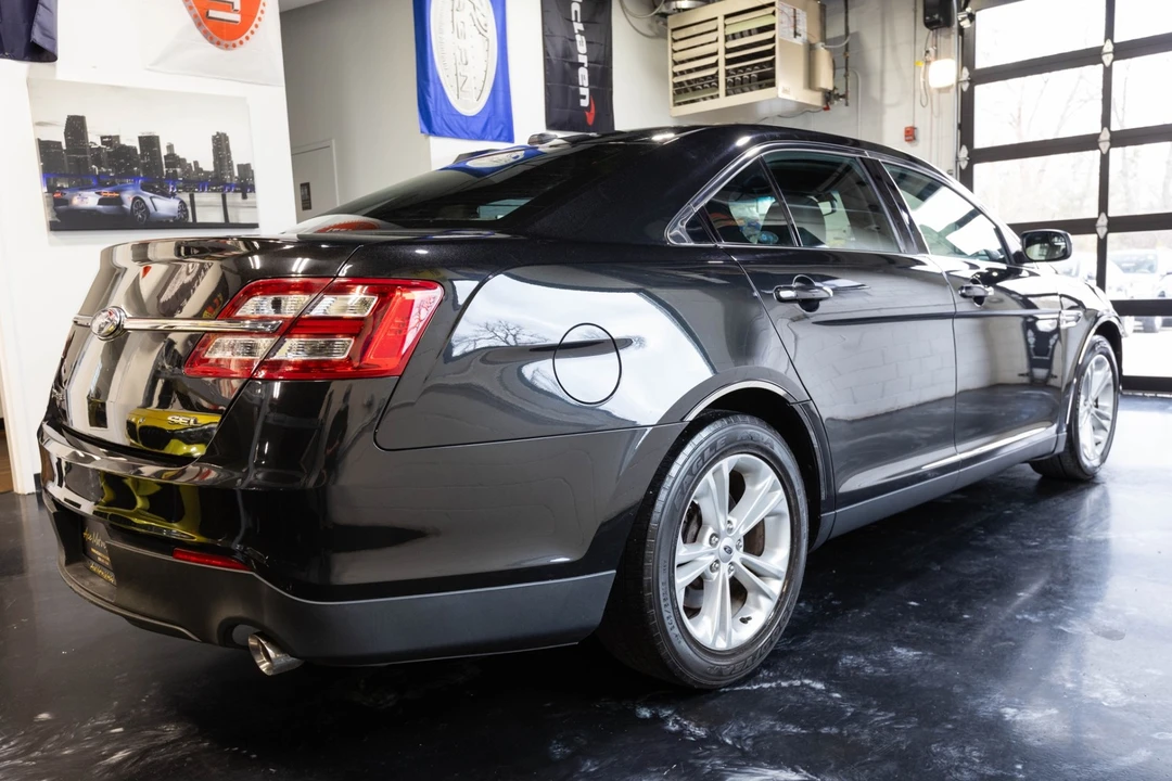 2014 Ford Taurus 6th Gen - Image 10 of 31