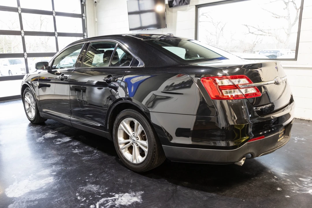 2014 Ford Taurus 6th Gen - Image 8 of 31