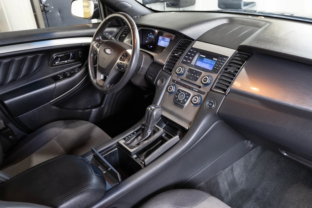 2014 Ford Taurus 6th Gen - Image 27 of 31