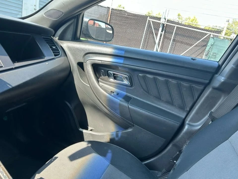 2014 Ford Taurus 6th Gen - Image 8 of 12