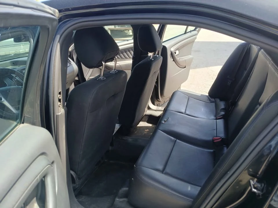 2014 Ford Taurus 6th Gen - Image 9 of 11
