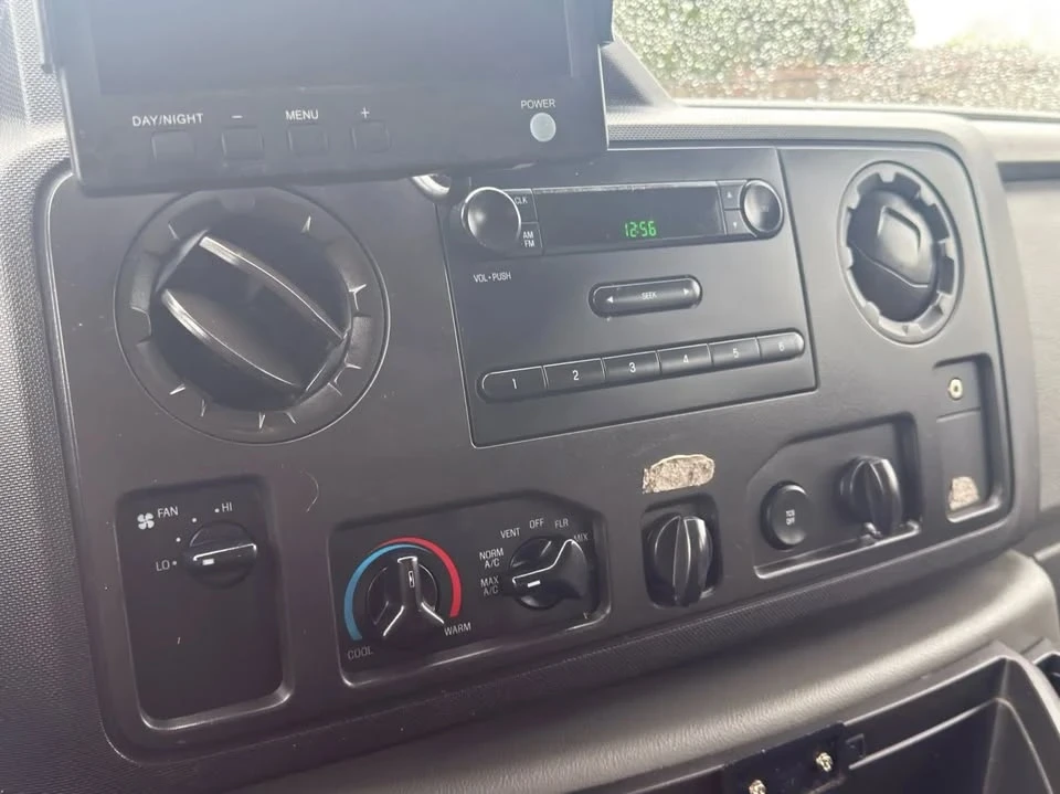 2014 Ford Econoline Van - Image 12 of 19