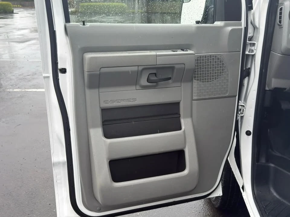 2014 Ford Econoline Van - Image 18 of 19