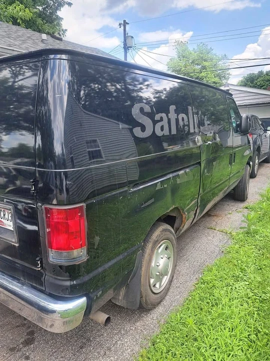 2014 Ford Econoline Van - Image 2 of 9