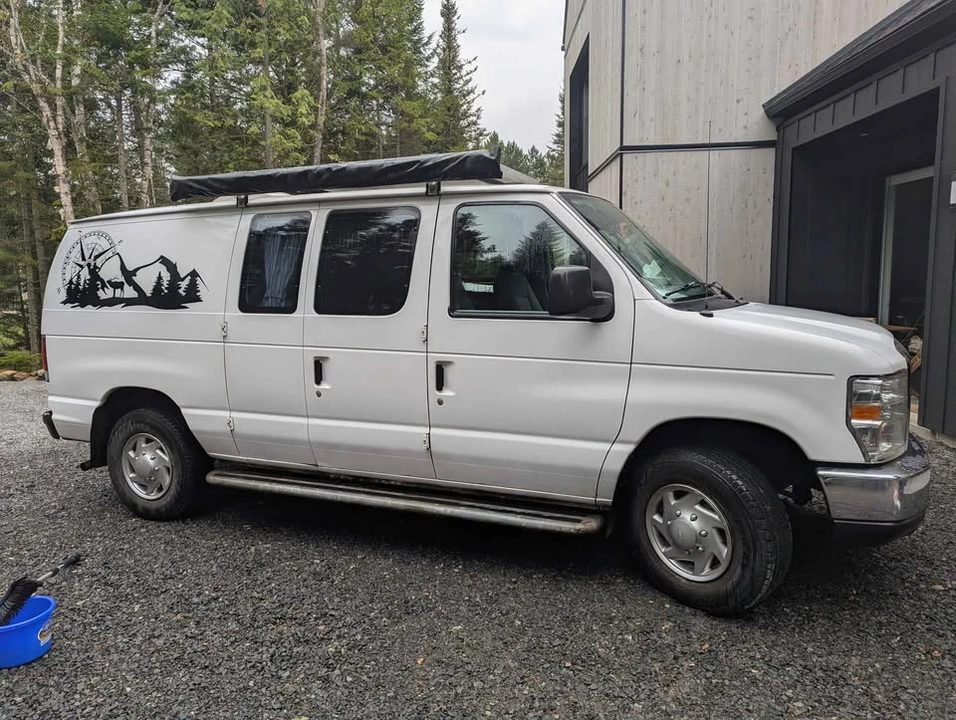 2014 Ford Econoline Van - Image 2 of 20