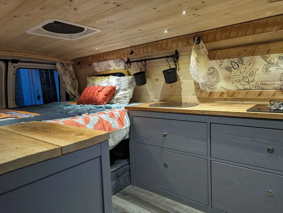 2014 Ford Econoline Van - Image 14 of 20