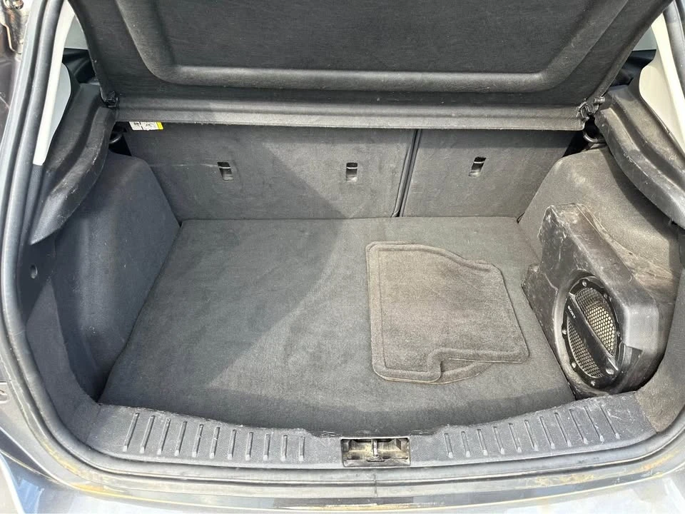 2014 Parts & Memorabilia Seats & Interior - Image 18 of 20