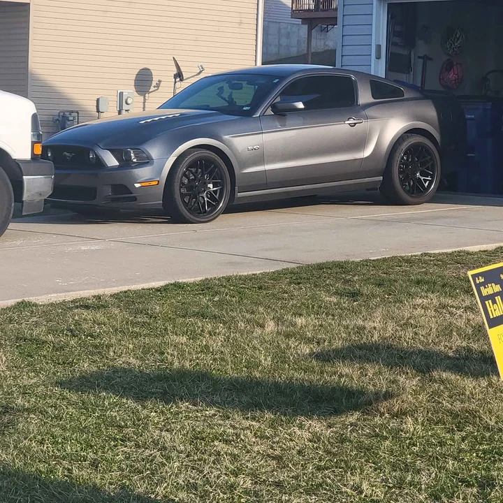 2014 Ford S197 Mustang - Image 2 of 2