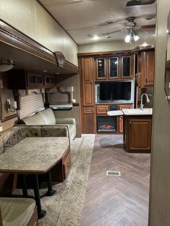 2014 Forest River - Image 2 of 11