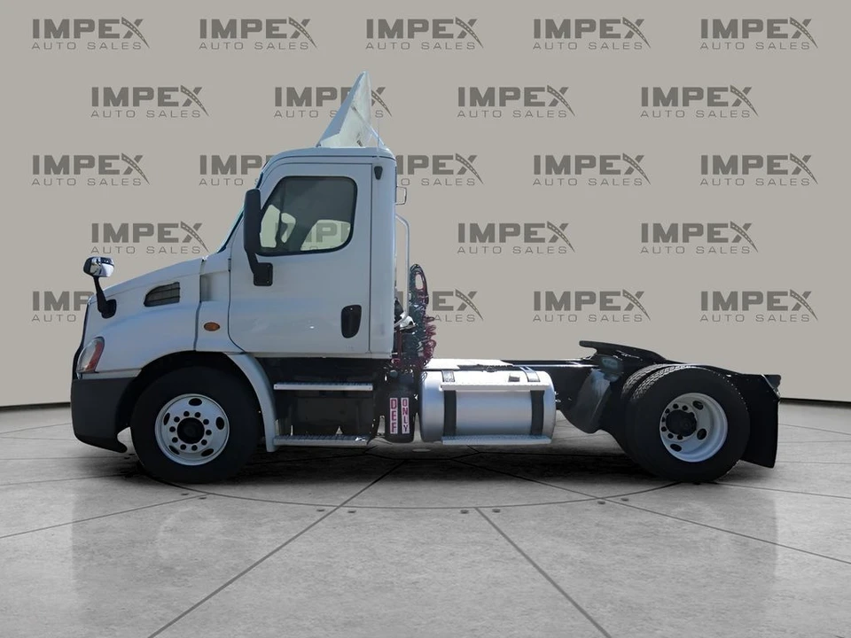 2014 Freightliner - Image 2 of 21