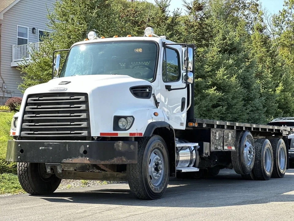 2014 Freightliner - Image 2 of 12