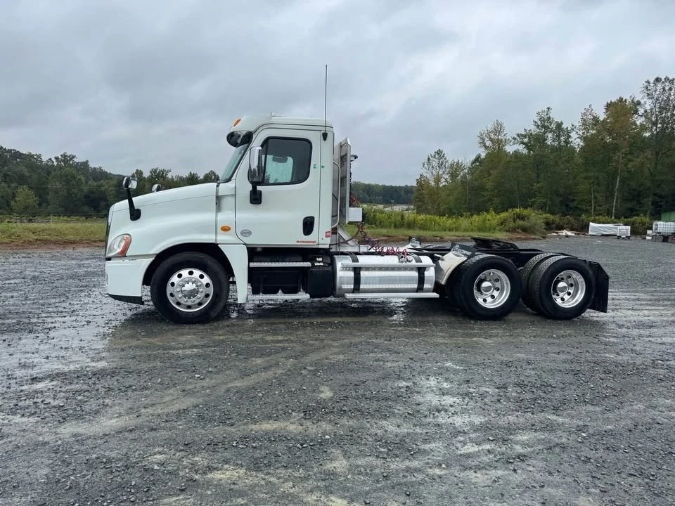 2014 Freightliner - Image 3 of 5