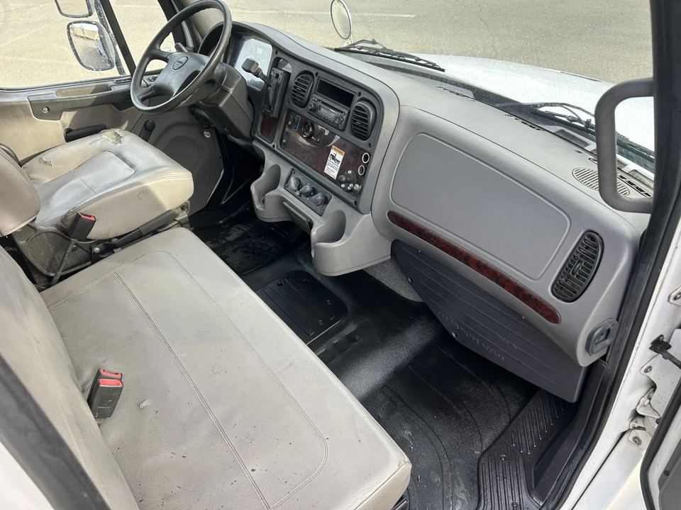 2014 Freightliner - Image 6 of 8