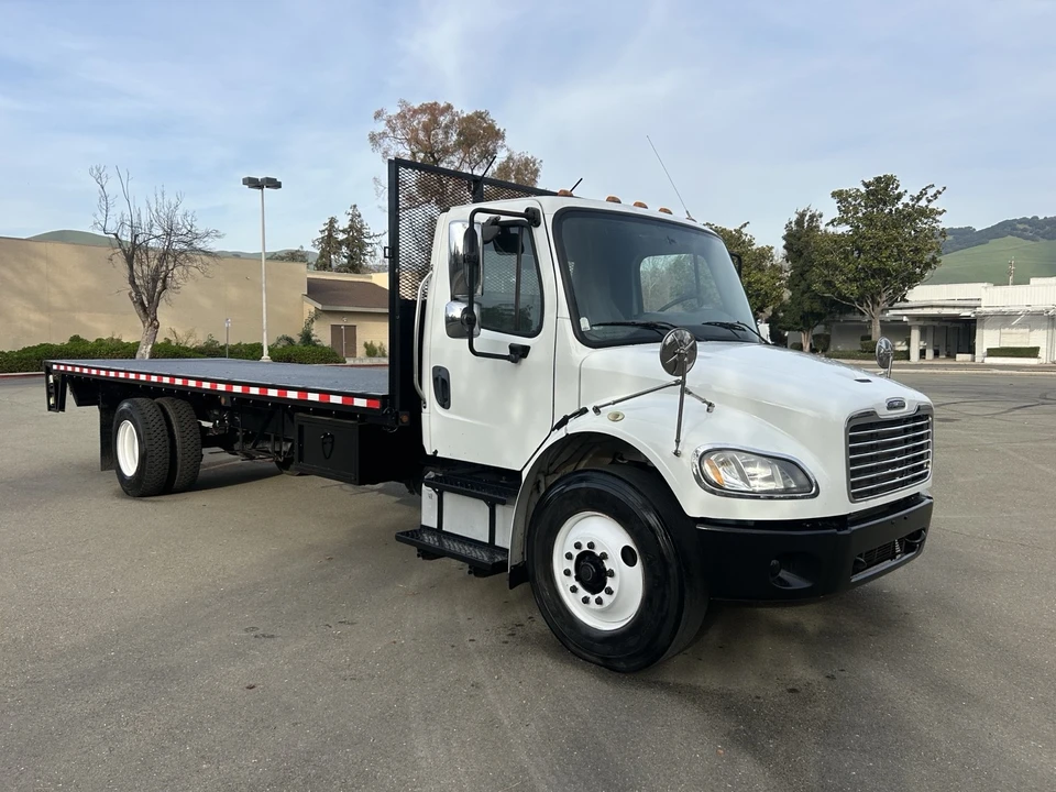 2014 Freightliner - Image 2 of 8