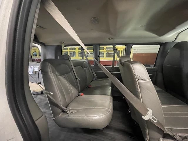 2014 GMC Savana - Image 9 of 16