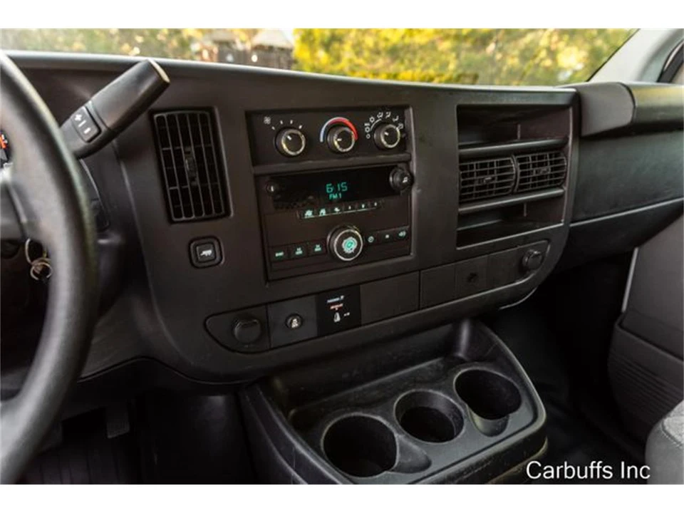 2014 GMC Savana - Image 15 of 27