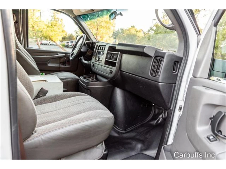 2014 GMC Savana - Image 17 of 27