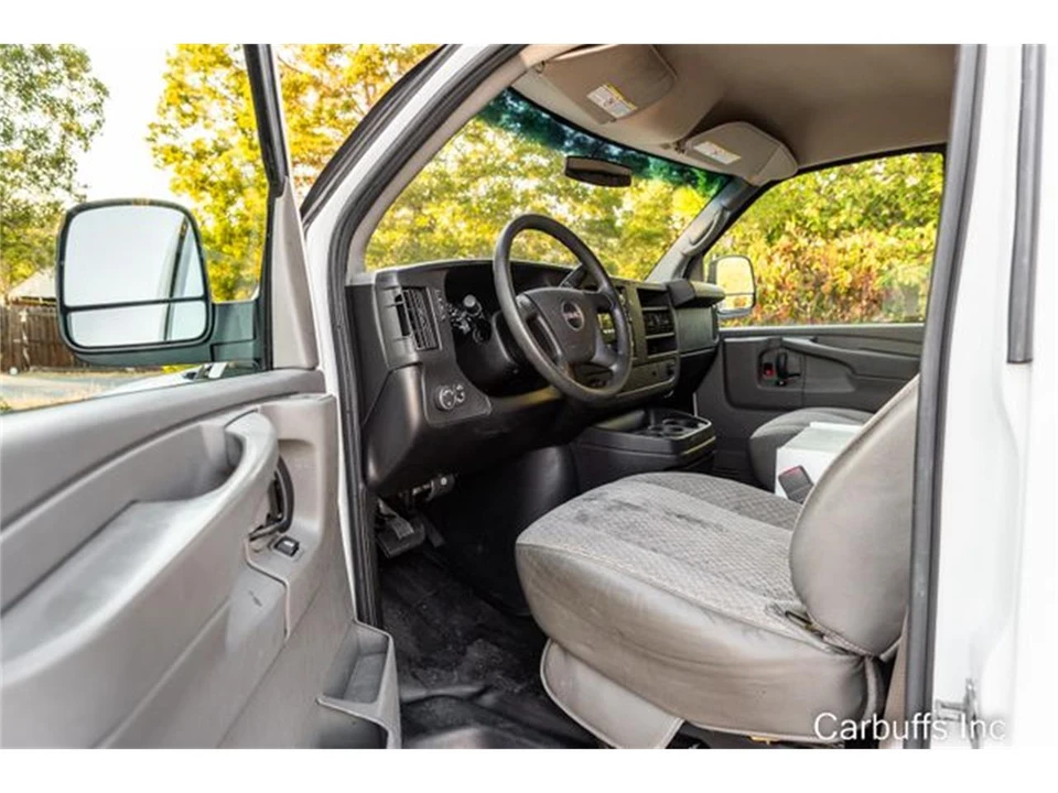 2014 GMC Savana - Image 13 of 27