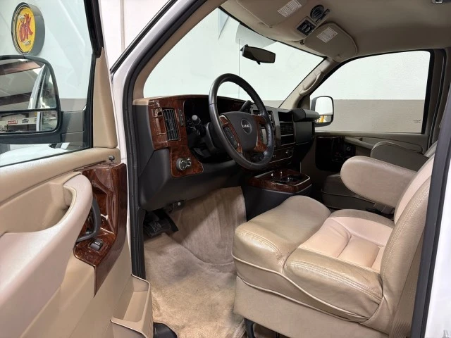 2014 GMC Savana - Image 11 of 21