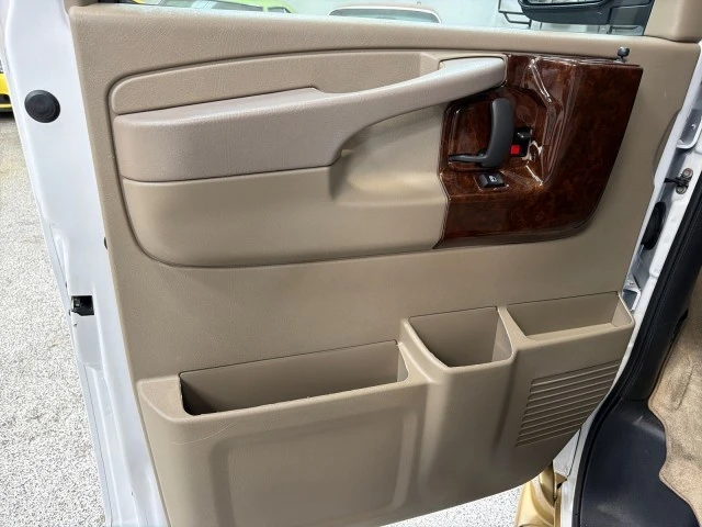 2014 GMC Savana - Image 16 of 21