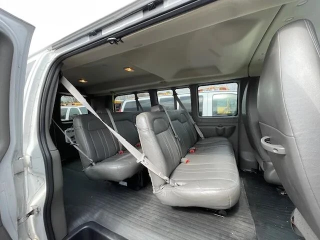 2014 GMC Savana - Image 5 of 16