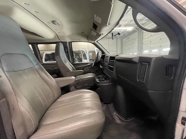 2014 GMC Savana - Image 6 of 12