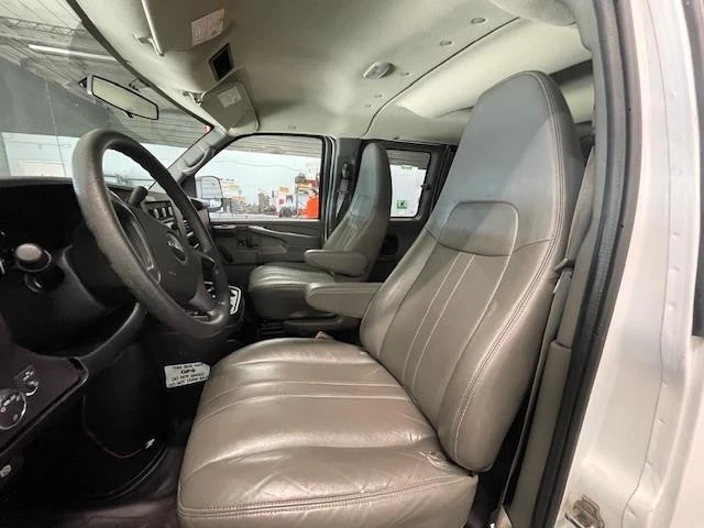 2014 GMC Savana - Image 8 of 12
