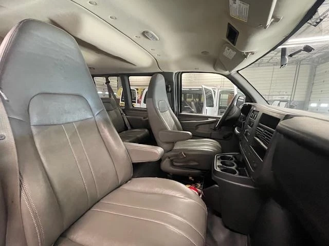 2014 GMC Savana - Image 5 of 12