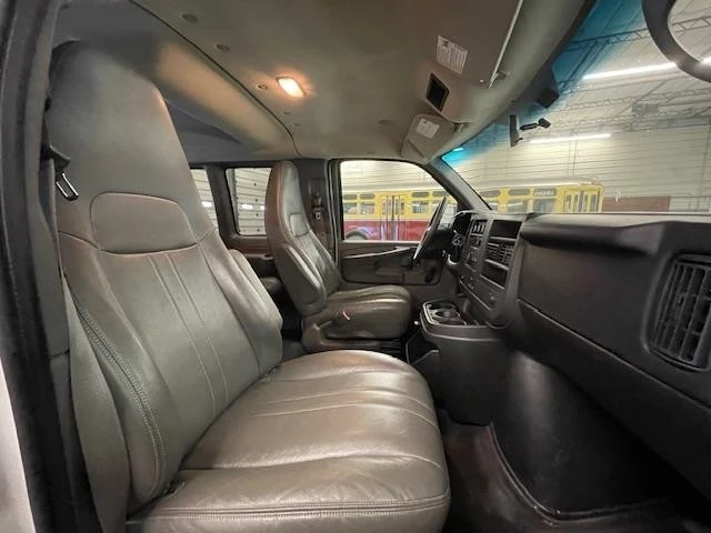 2014 GMC Savana - Image 6 of 12
