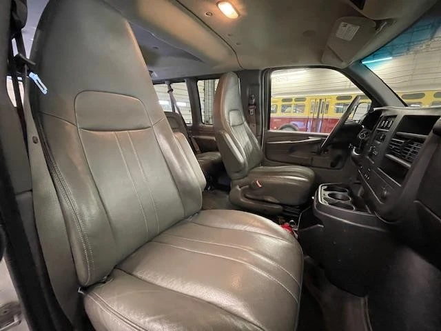 2014 GMC Savana - Image 5 of 12