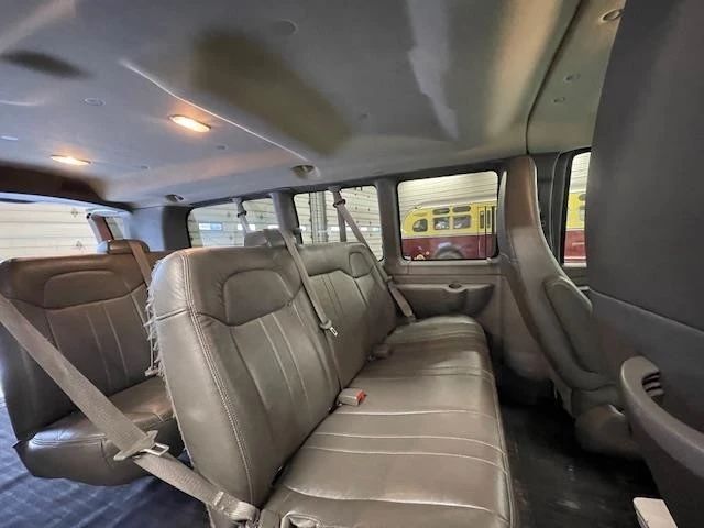 2014 GMC Savana - Image 8 of 12