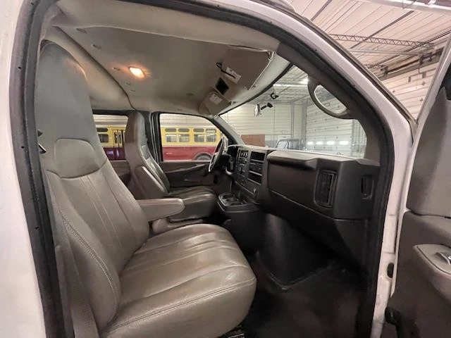 2014 GMC Savana - Image 10 of 12