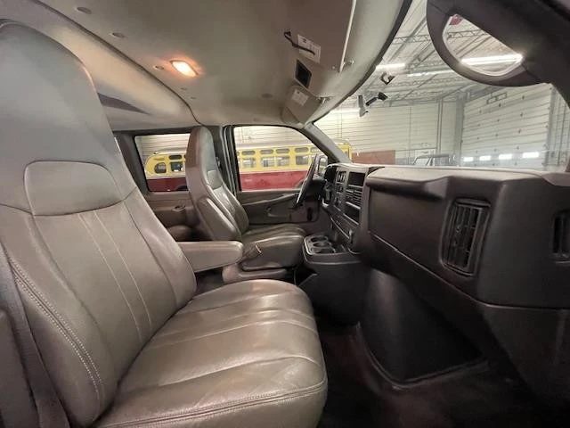 2014 GMC Savana - Image 9 of 12