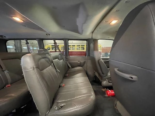 2014 GMC Savana - Image 8 of 12