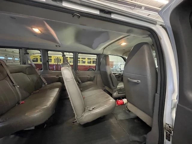 2014 GMC Savana - Image 7 of 12
